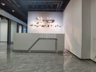 白石龙甲级写字楼258平5+1格局出租。