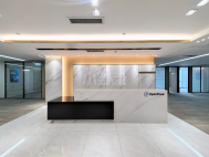 全新精装800平 7+1格局 电梯口