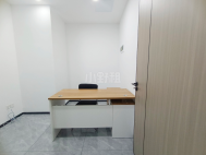 天祥大厦CD座142平精装2＋1