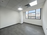 众鑫科技大厦167平精装2＋1