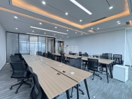 卓越世纪中心四号楼朝东向229平3+1