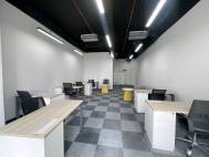 龙华中心、甲级写字楼95平、大开间