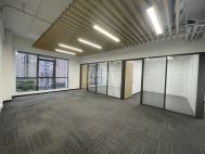 光浩国际中心朝南向135平3＋1格局出租