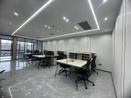 金运世纪大厦朝南向249平3＋1格局出租