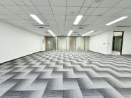 科兴科学园317.56㎡5+1电梯口