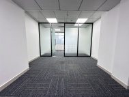 万通大厦朝北向60平1+1格局出租