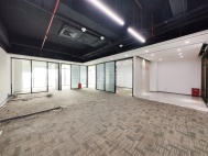 方大城朝东向285平3+1格局出租