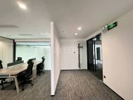 龙华地铁口写字楼、精装160平