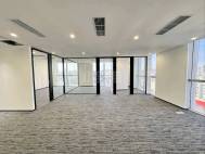 龙华地铁口写字楼、精装175平