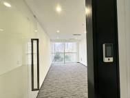 龙华地铁口写字楼、精装38平