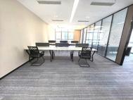 鹏润达东北向340平 4个隔间工区18人