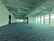 宝能中心朝东南向679平