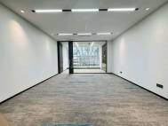 地铁口精装122平  可拎包入驻