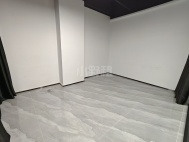 新龙大厦朝东北向200平4+1格局出租