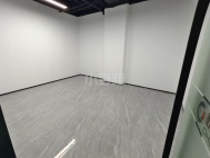 新龙大厦朝东北向222平3+1格局出租