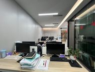 上梅林甲级写字楼电梯口189平3+1格局