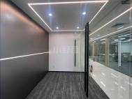 飞亚达精装170平 南向2个隔间 