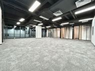 科兴科学园朝东向293平5+1格局出租