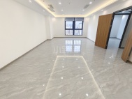 新龙大厦 473平 6+1格局 东南朝向