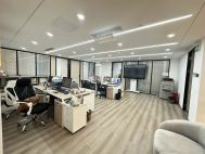 会展中心地铁326平4+1格局双面采光