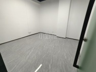 新龙大厦 200平 3+1格局 西南朝向