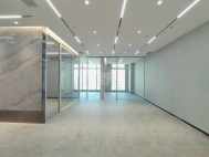 卓越世纪中心235平3+1格局朝东