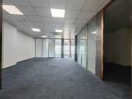 天安数码时代大厦298平3+1格局朝东南