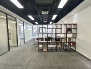 交通便利 地铁上盖