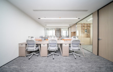 福田CBD电梯口带全套家私办公室出租