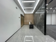 雅宝地铁口395平地铁口4+1格局看湖景