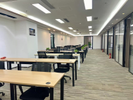 新华保险大厦708平双面采光带家私出租