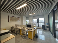 深圳北新龙大厦215平精装带家私4+1格