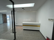 雅宝地铁站330平精装修特价99元一平。