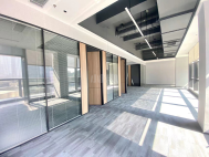 坂田甲级楼园区、精装186平、3+1格局