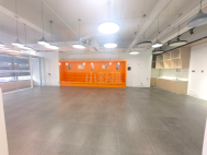 电梯口整层单位出租