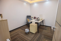 金润大厦288平精装4＋1